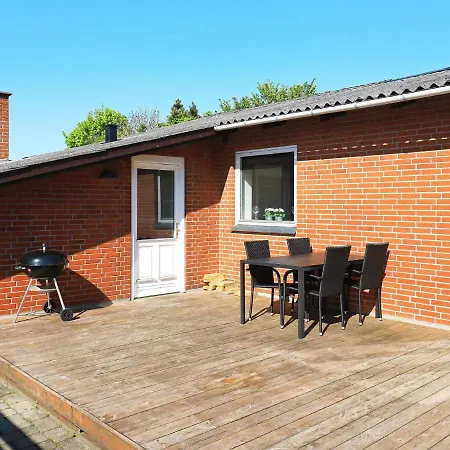 Holiday home Lxix *