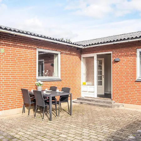 4 Person In Feriehus Oksbøl